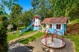 Dom Wczasowy Rudnik w Chłapowie – plac zabaw dla dzieci i miejsce aktywnego wypoczynku